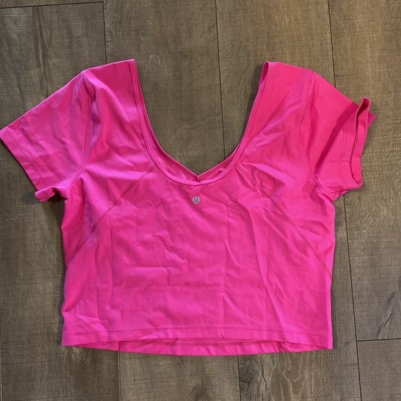 Lululemon, cropped athletic wear - Picture 2 of 2